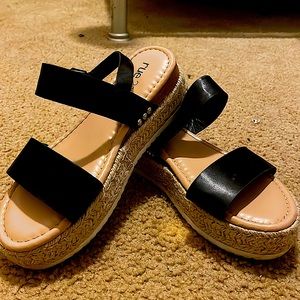 HEY EVERYONE!!😀 I am selling these sandals from RUE21